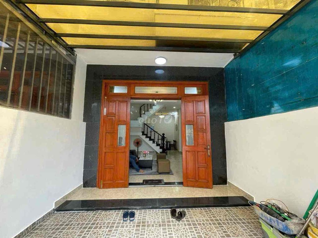 2-Floor House with 2 Bedrooms Near Schools