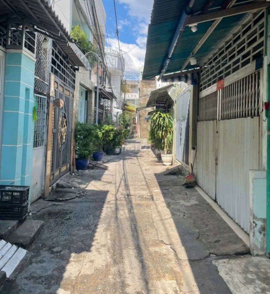 2-Bedroom Townhouse Near Nhi Thien Duong Market