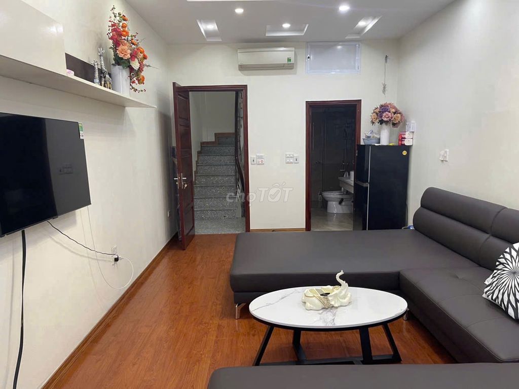 5-Floor House with Garage and 3 Bedrooms