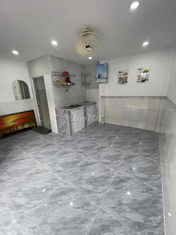 Newly Renovated Small House with Car Access