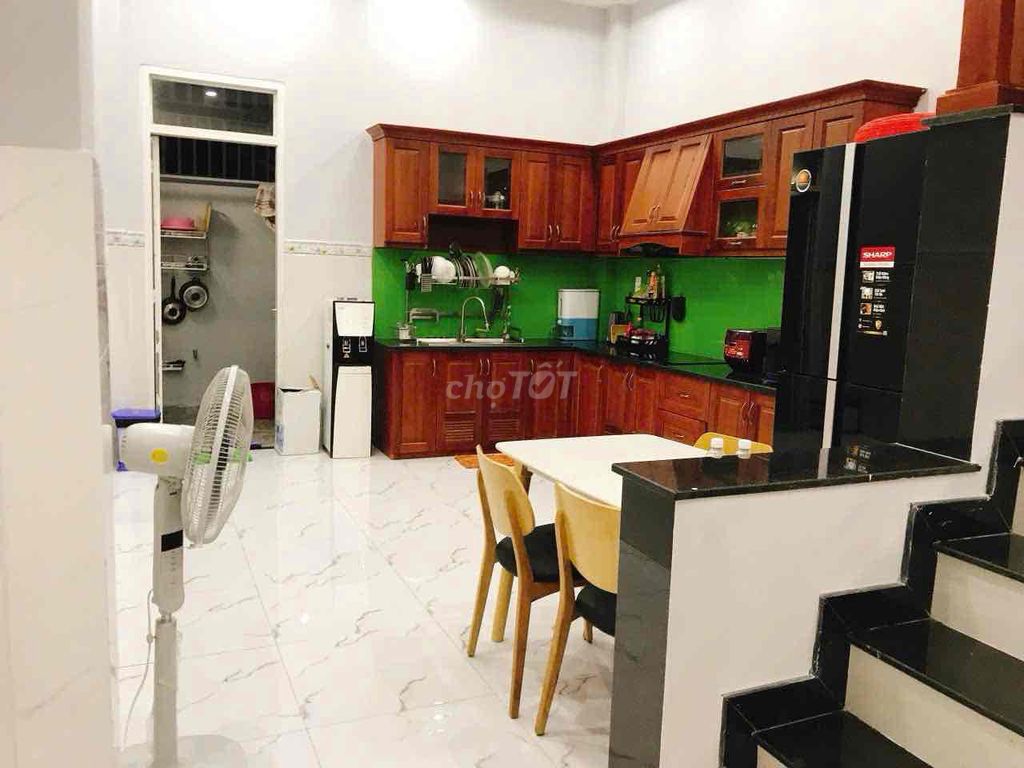 Modern 4-Bedroom Townhouse with Full Furniture