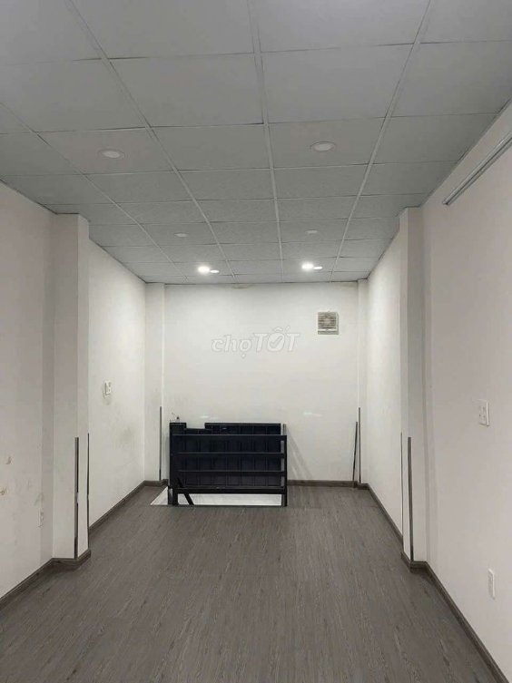 Central Q.3 Rental - Ground and 1st Floor, Convenient Location