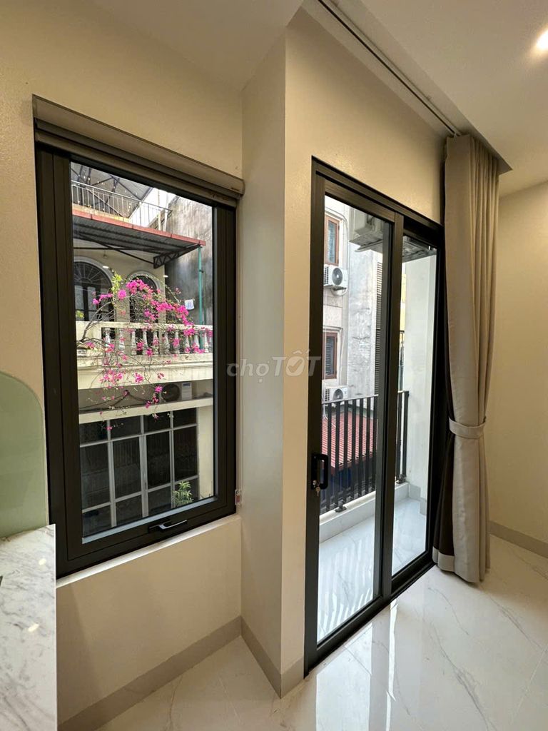 Modern Studio with Balcony and Full Amenities
