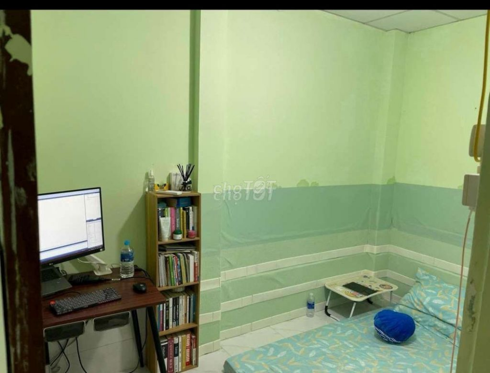 Small 1-Bedroom Rental in Narrow Alley