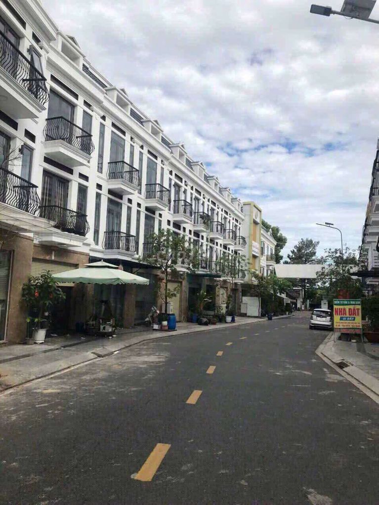 Modern 3BR Townhouse Near Tan Binh Market