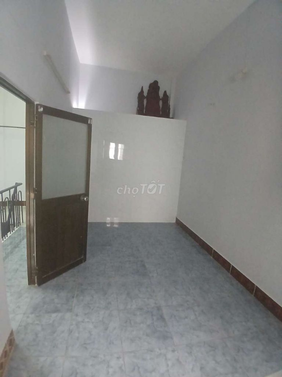 1-Story House with 2 Bathrooms, Near Main Road