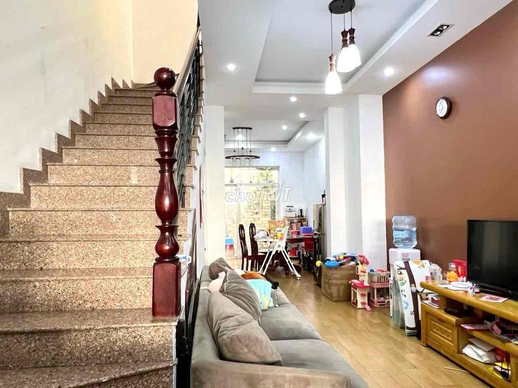 Spacious 3-Bedroom House with Car Parking