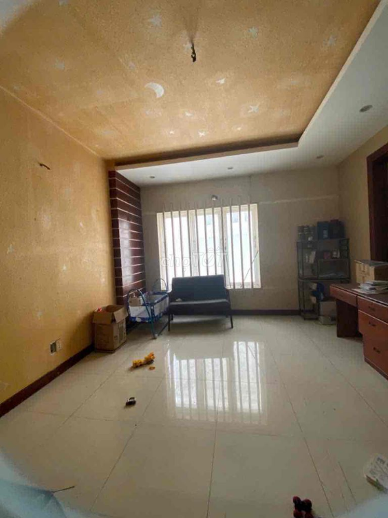 Private Room Rental with Flexible Hours and Secure Parking