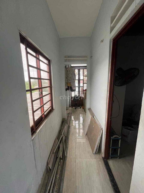 Spacious Property with Multiple Rooms and Convenient Location