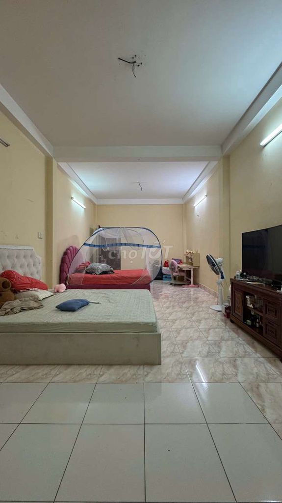 Spacious 4-Bedroom Townhouse with Park View
