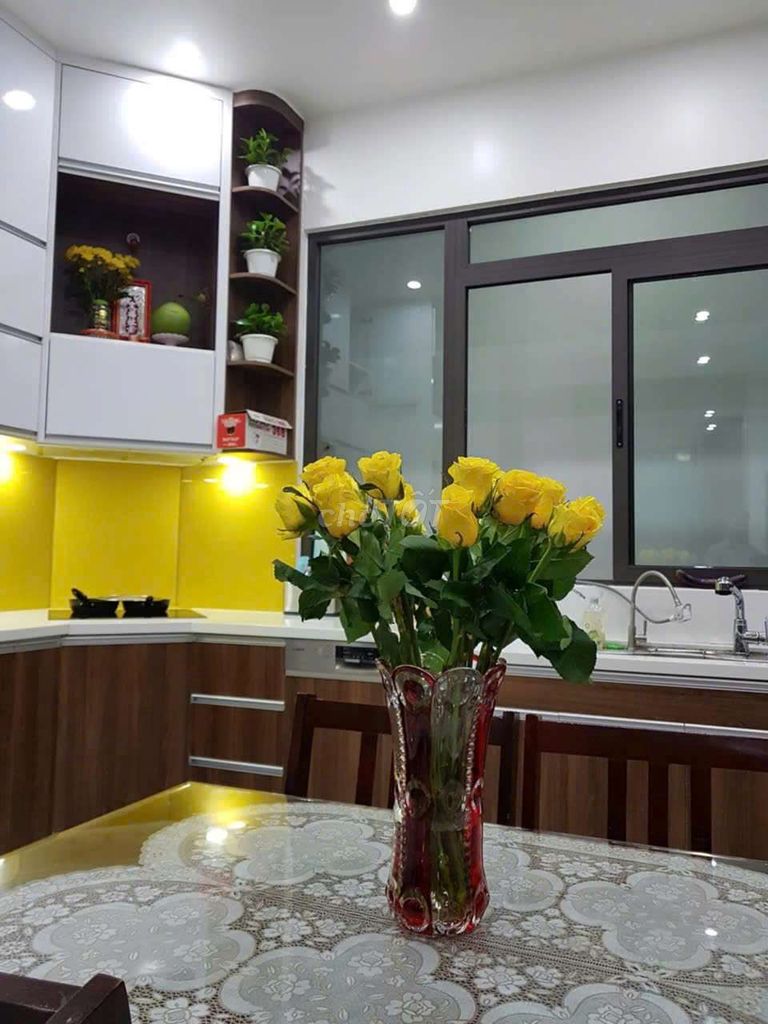 Modern 3-Bedroom Townhouse with Beautiful Garden
