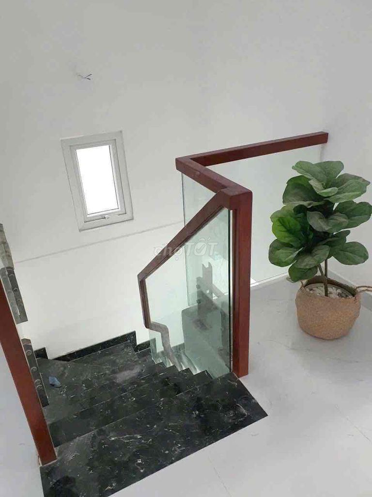 Modern Townhouse with 3 Bedrooms Near Nguyen Trai