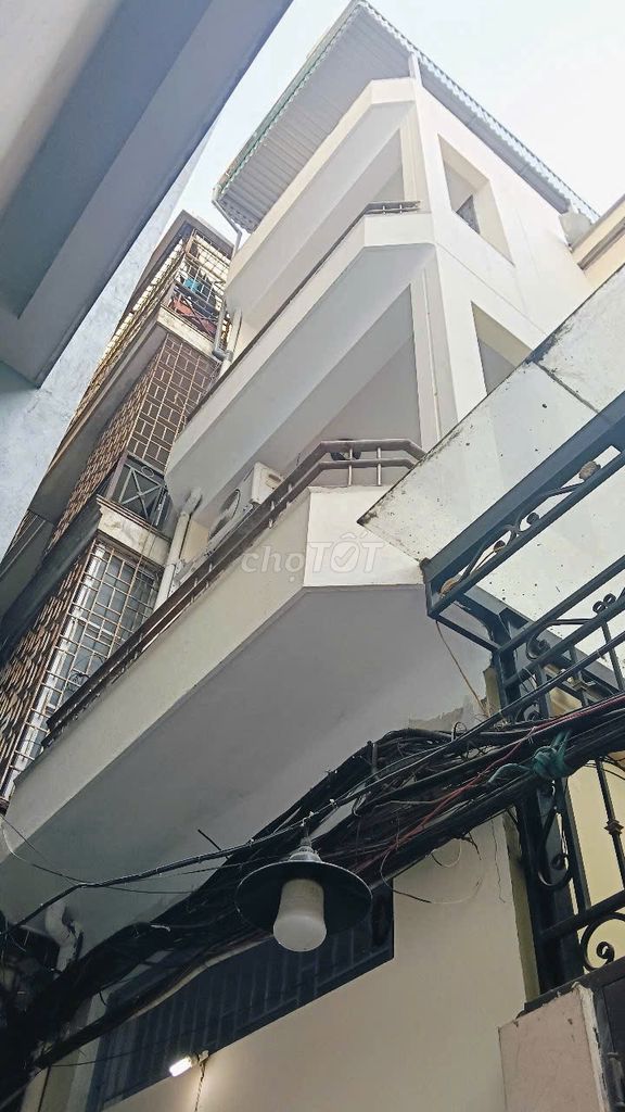 Three-Story House with AC and Parking Access