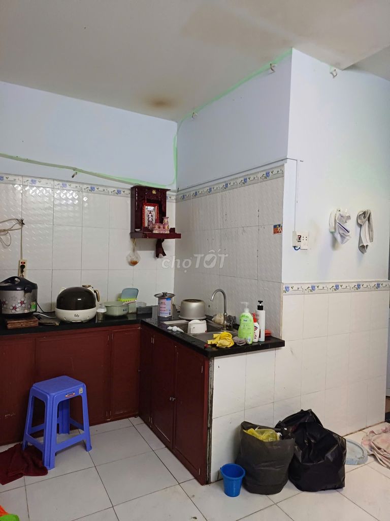 Spacious 2BR House Near Market, Main Road
