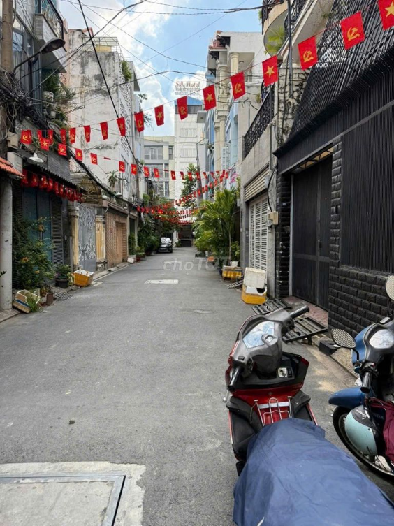 Spacious 2-Bedroom House Near Tan Binh Airport