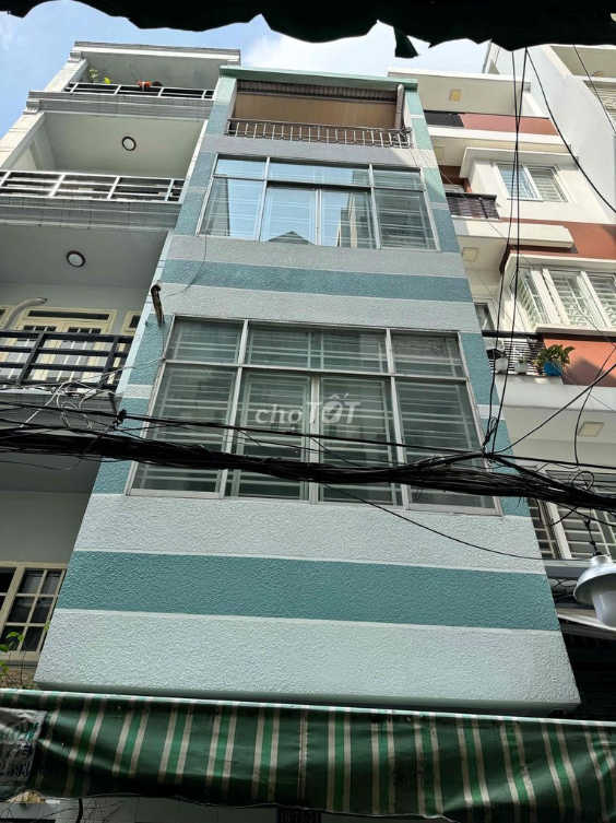Spacious 5-bedroom house in Nguyen Thien Thuat, District 3