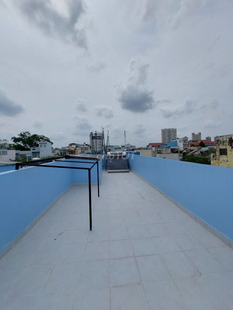 New Corner House with 4 Bedrooms, Near Mall