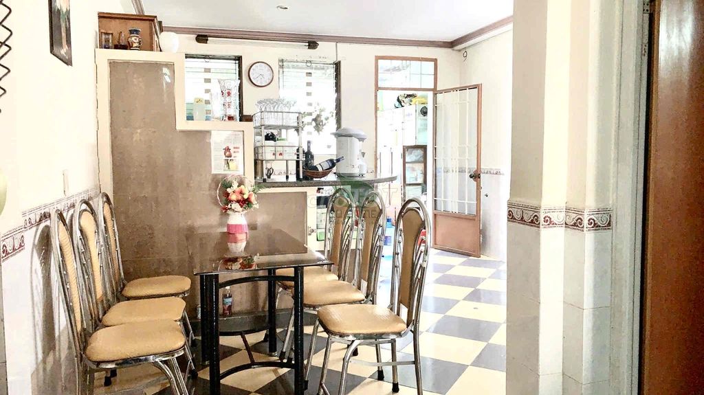 3-Bedroom House with Full Furniture Near City