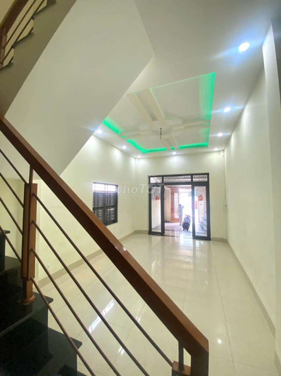 3-Bedroom House Near Intersection, Suitable for Home Office and Online Business