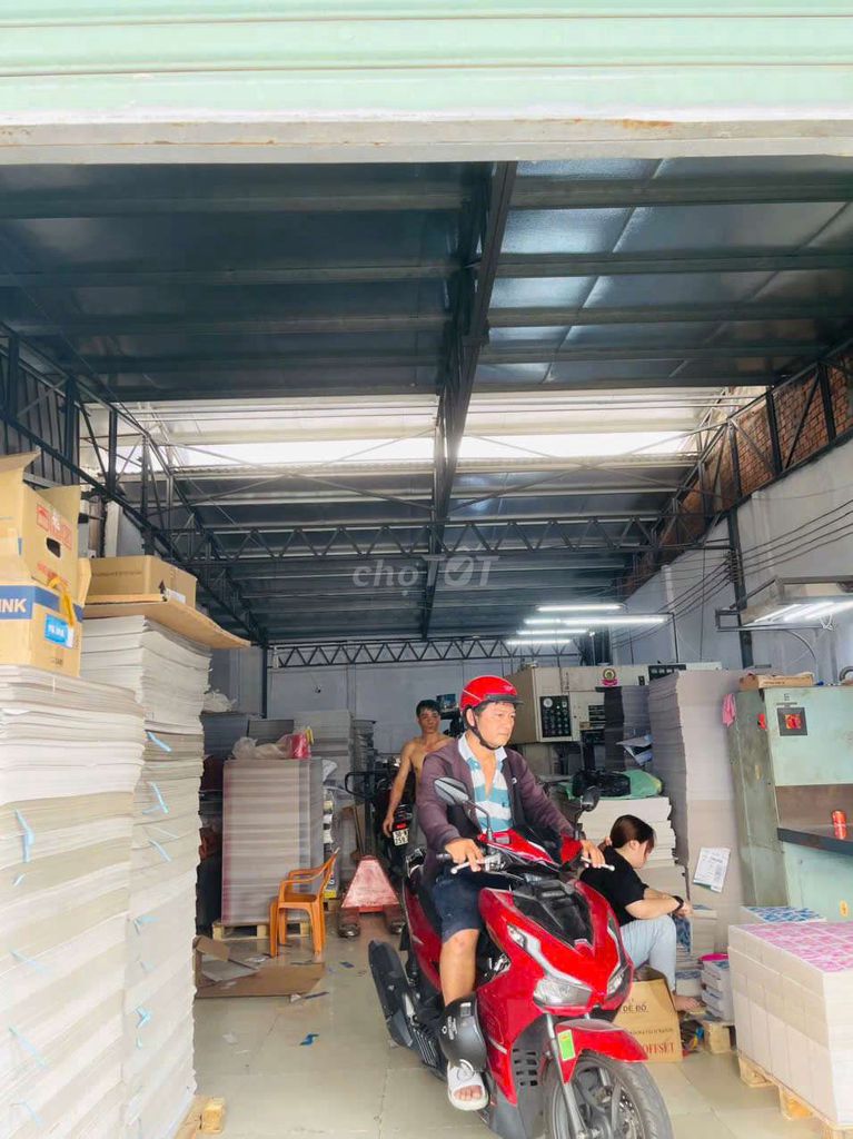 Spacious 200m² Commercial Space on Luy Ban Bich