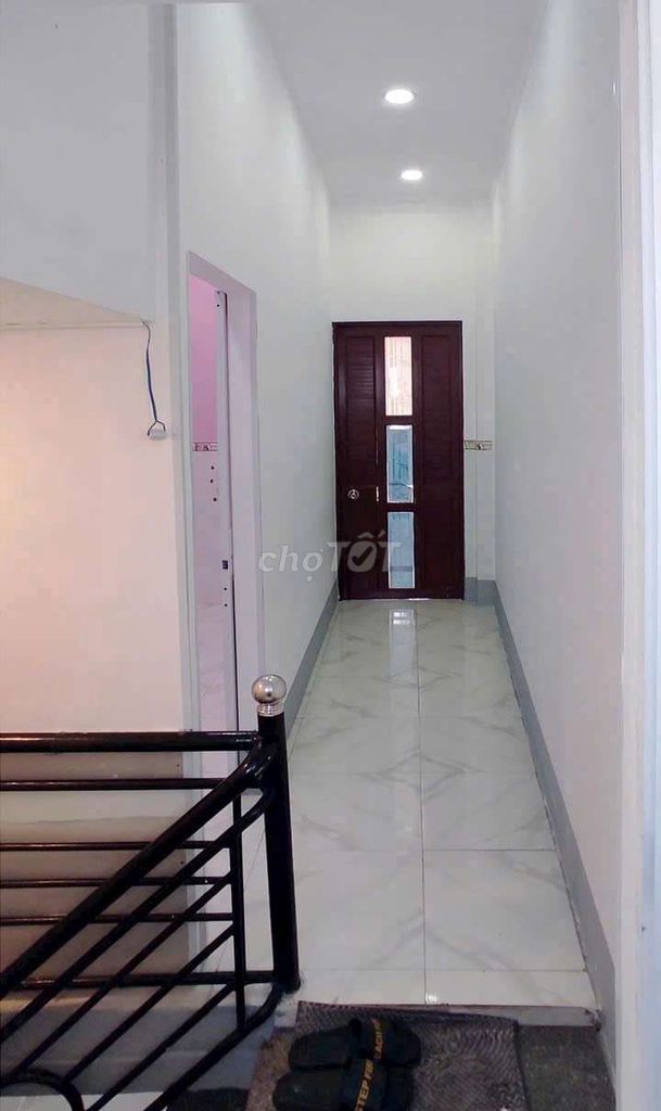 Modern 2-Bedroom House with Air Conditioning