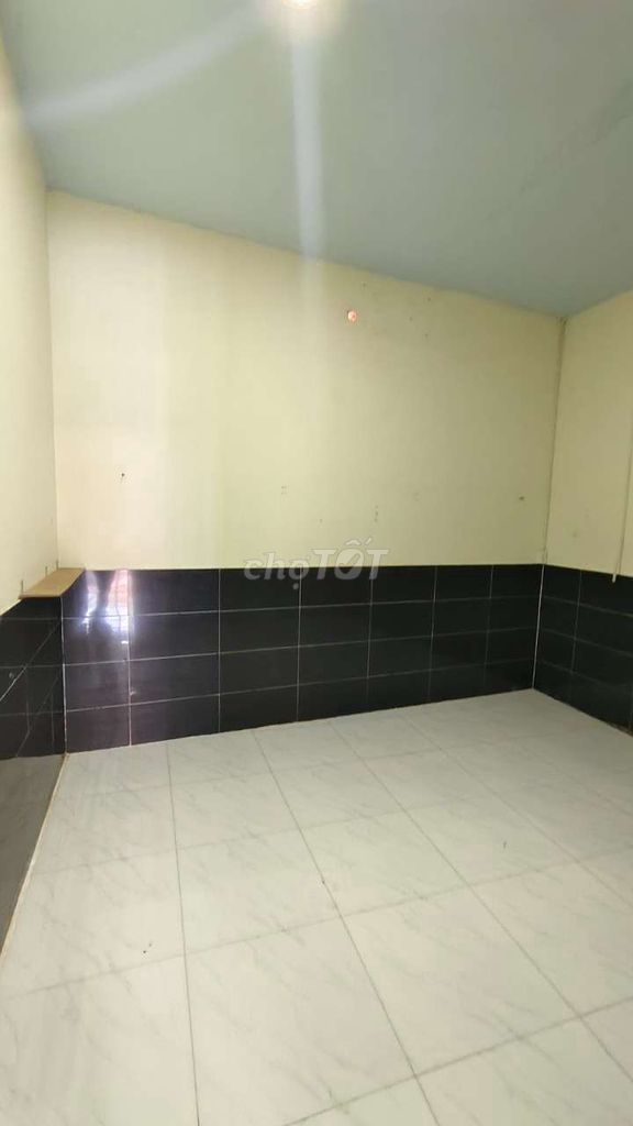 Spacious House with Parking in District 9