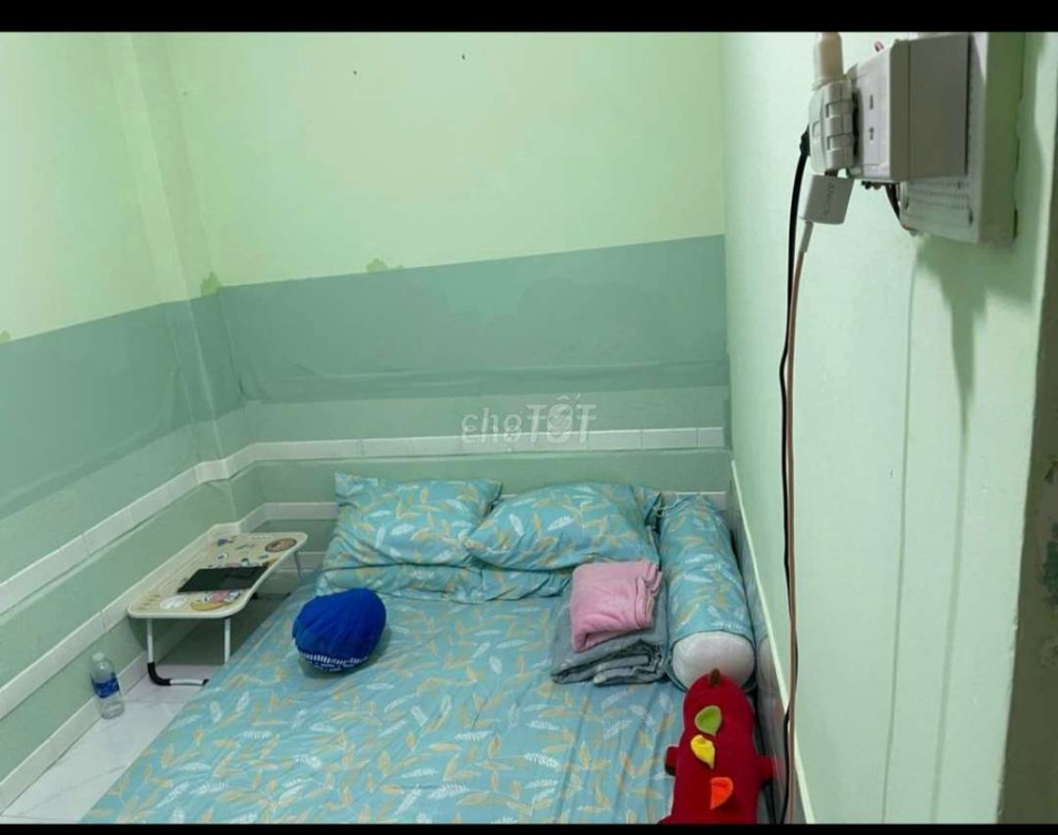 Small 1-Bedroom Rental in Narrow Alley