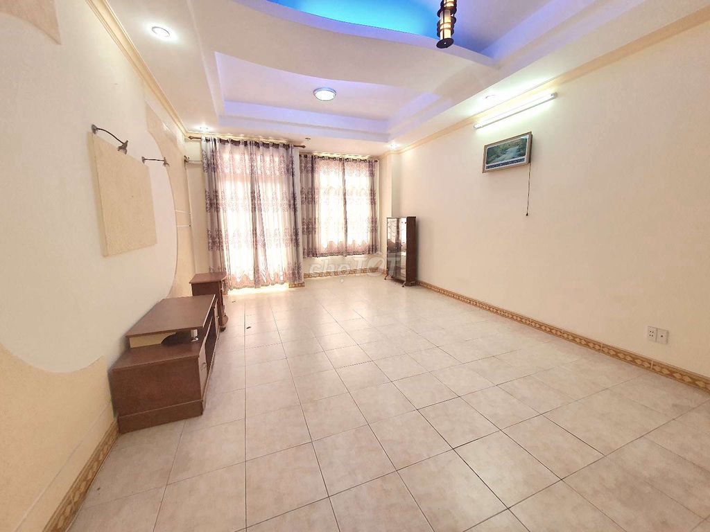 Large 5BR Townhouse Near Central District