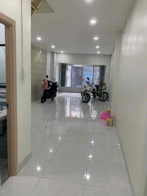 3-Bedroom Apartment near Cách Mạng Tháng 8, Q.10