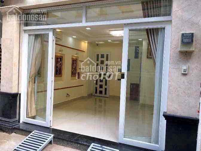 Modern 4BR Townhouse Near Vincom Plaza
