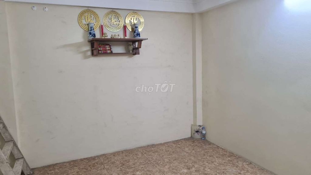 Furnished 4-Floor House in Quiet Residential Area