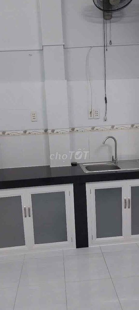 2-Story House Near Market with 3 Bedrooms
