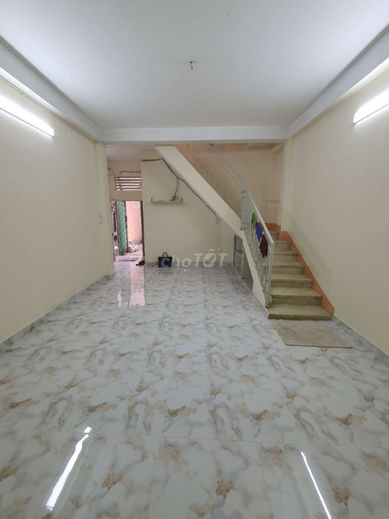 2-Story Family Home with 3 Bedrooms, Newly Renovated
