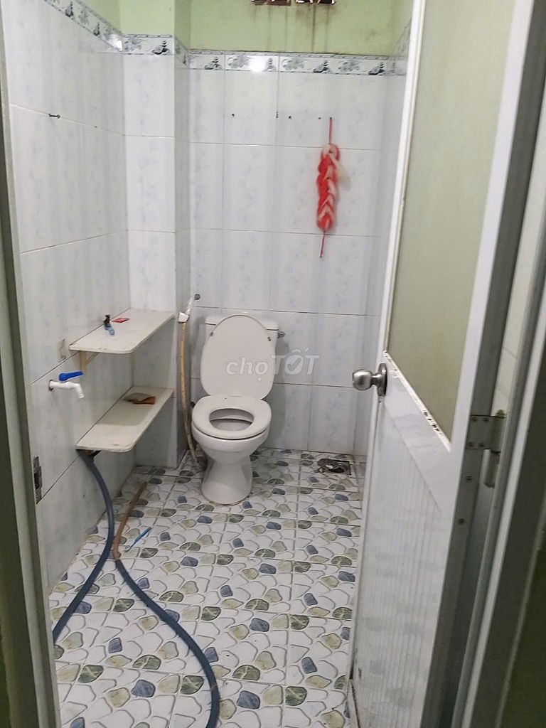 1 Bedroom House with Parking and Front Yard