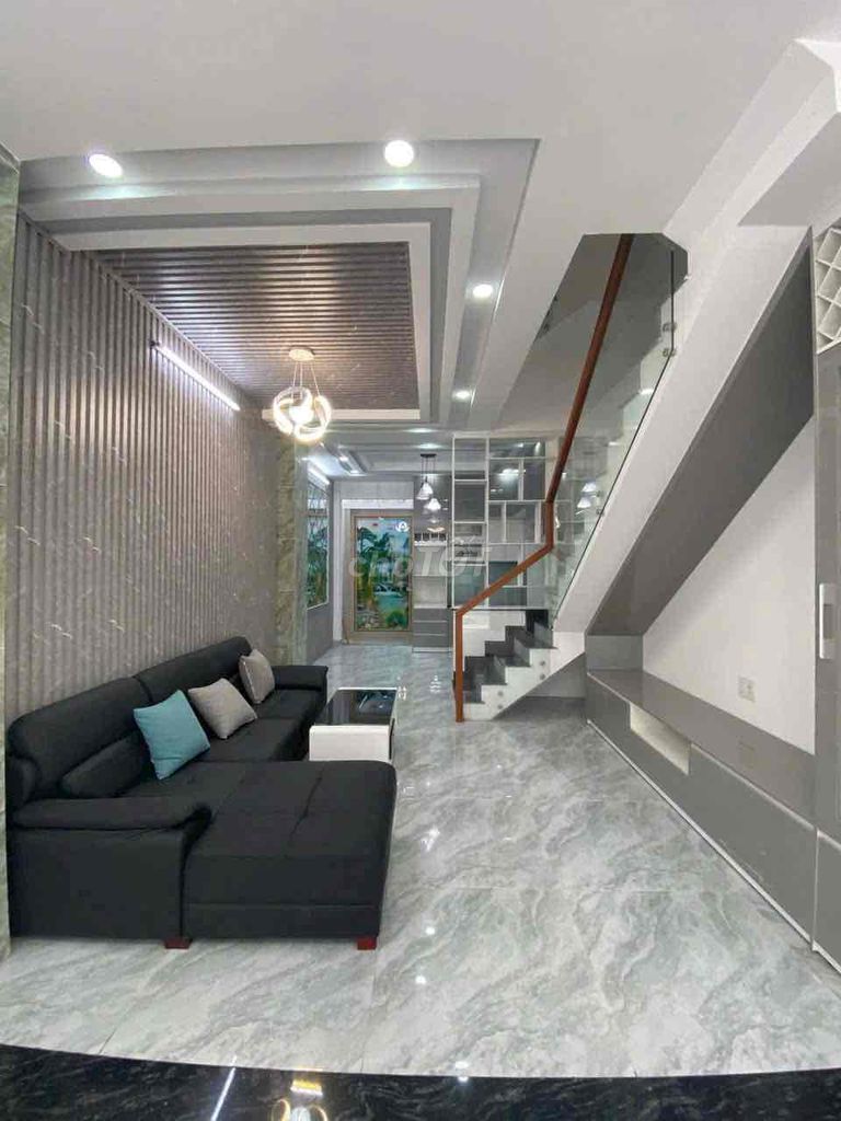 Modern 4BR Townhouse with Rooftop Terrace