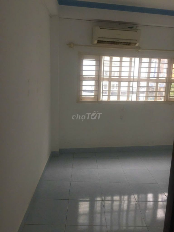 Full house for rent in Phu Nhuan District, suitable for living and online business