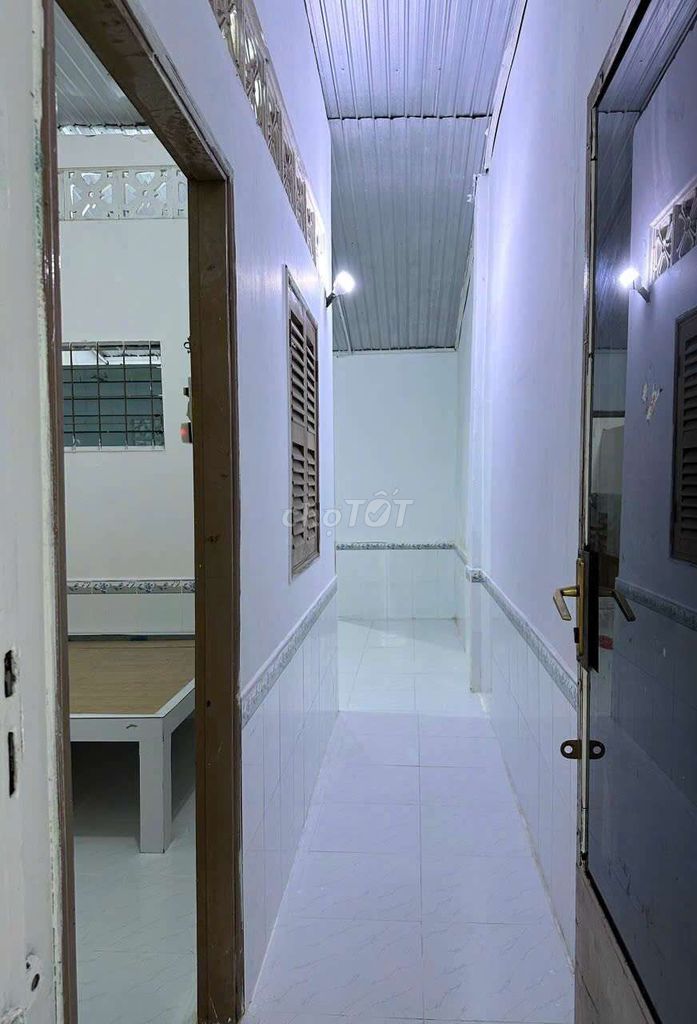 Spacious House with Parking near Nova College