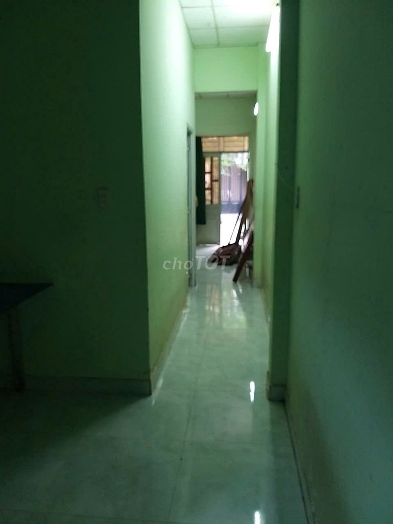 1 Bedroom House with Parking and Front Yard