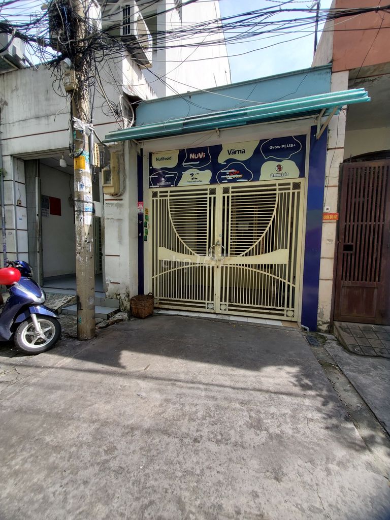 Spacious House in Tan Binh with Car Access