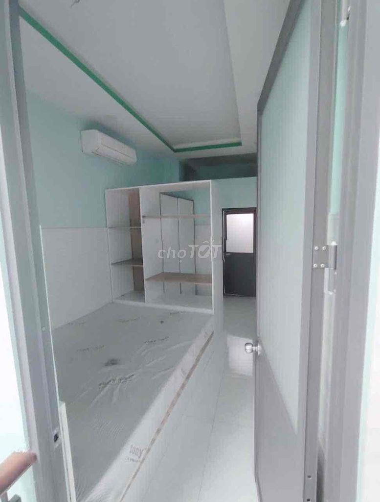 Modern 4-Bedroom Townhouse with Full Furnishings