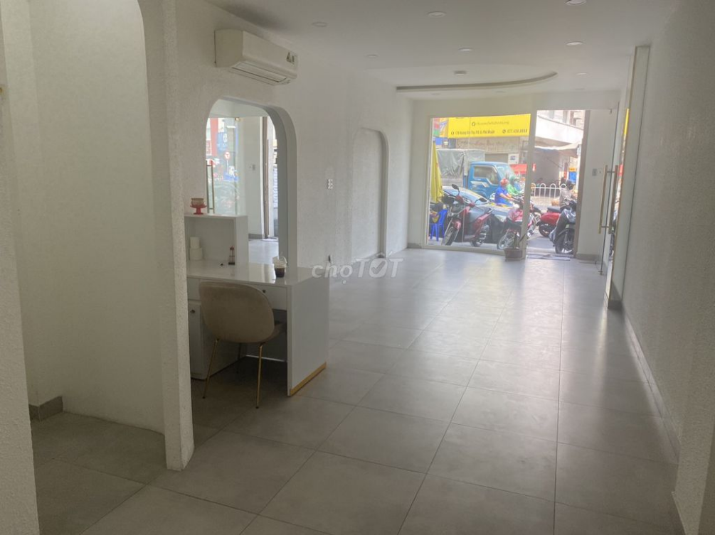 Spacious 3-Story House for Rent near Bau Cat, Suitable for Business