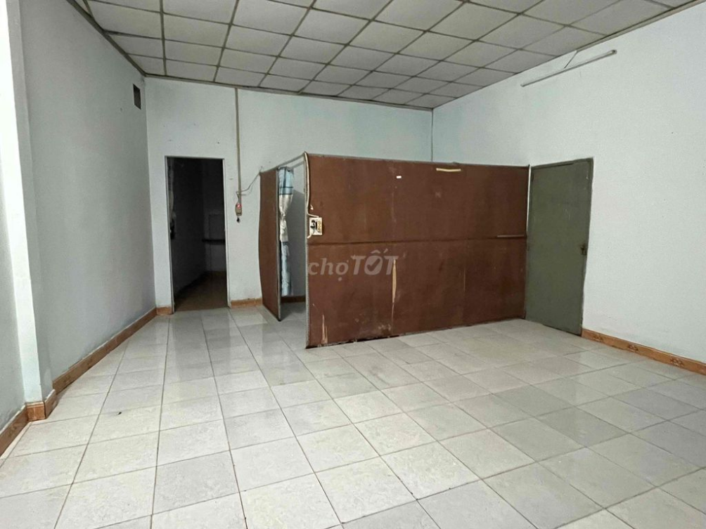 Spacious rental property with wide alley access and parking