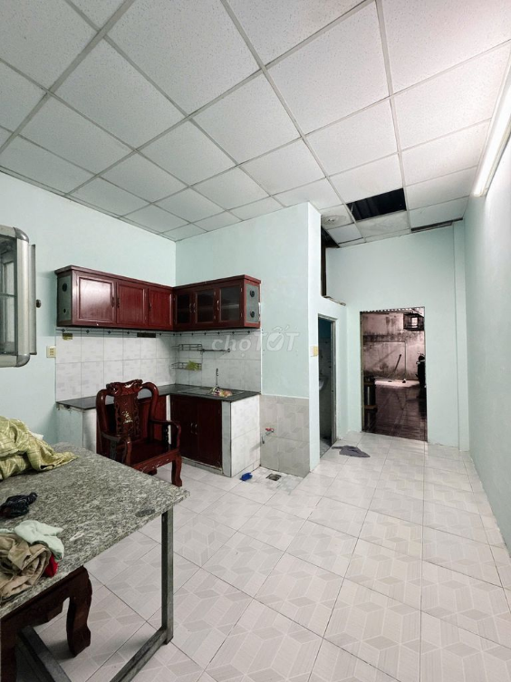 Xuan Thoi Thuong базарының жанындағы 100м² толық үй
