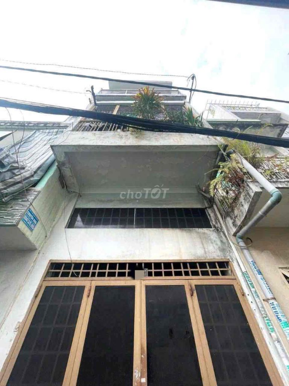 Spacious 3-Bedroom House for Rent on Cach Mang Thang 8 Street