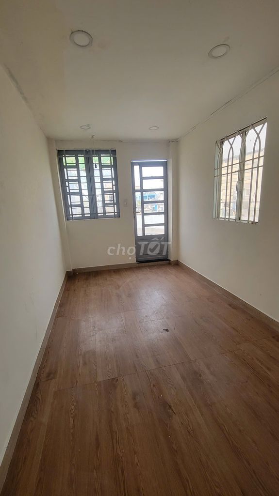 Modern 2-Bedroom House with Home Office Potential