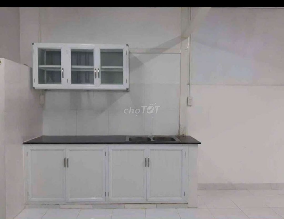 Hiep Binh базарының жанындағы 4м x 10м бір қабатты үй