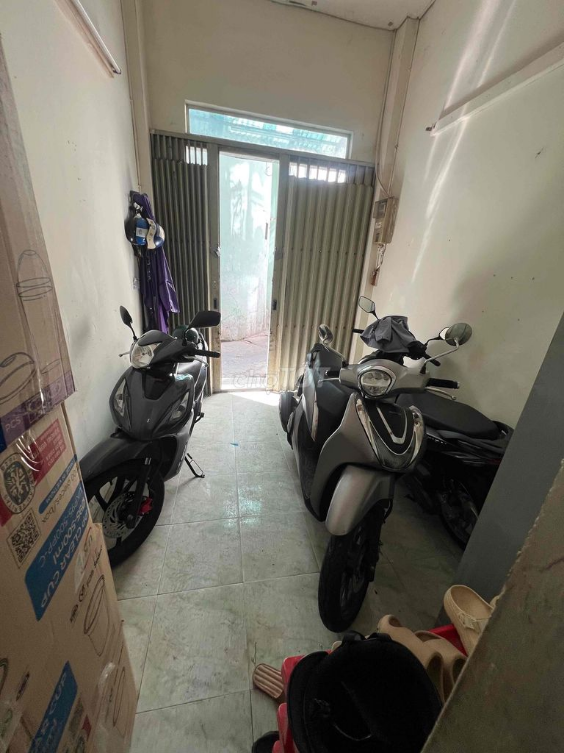 Spacious Alley House with Motorcycle Parking