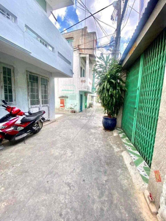 Spacious 3-Bedroom House in Tân Phú District, Near Multiple Amenities