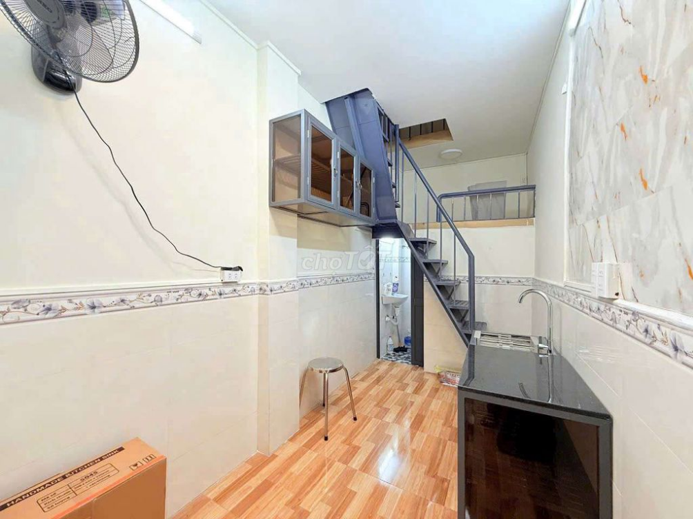 Compact House for Rent - Ideal for Business and Living
