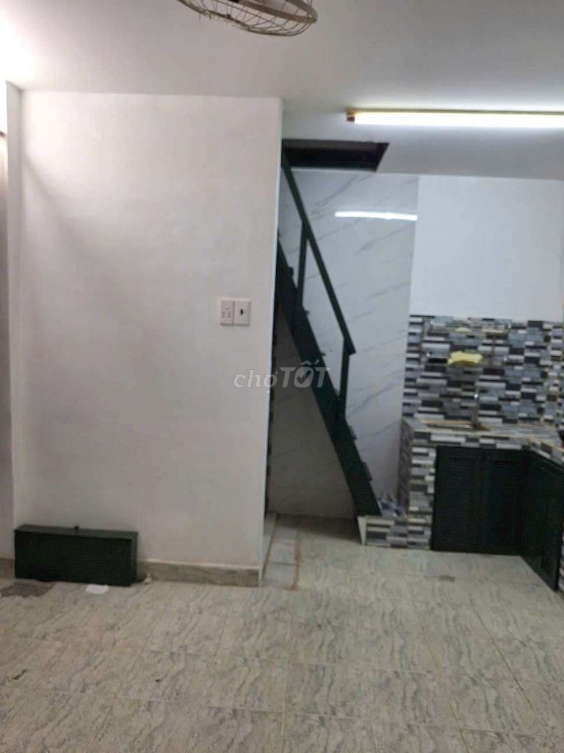 Rental House on Tran Hung Dao Street, P. NCT, Q1